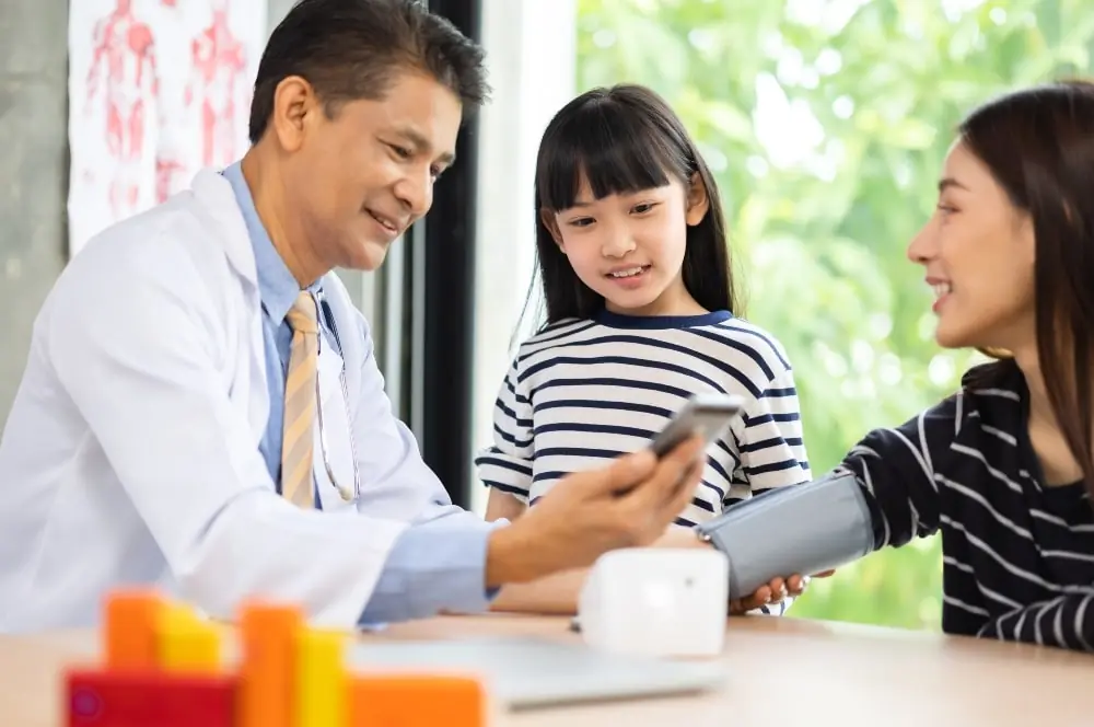 doctor-woman-kid-clinic-2022-01-19-00-15-21-utc-1 doctor-woman-kid-clinic-2022-01-19-00-15-21-utc-1