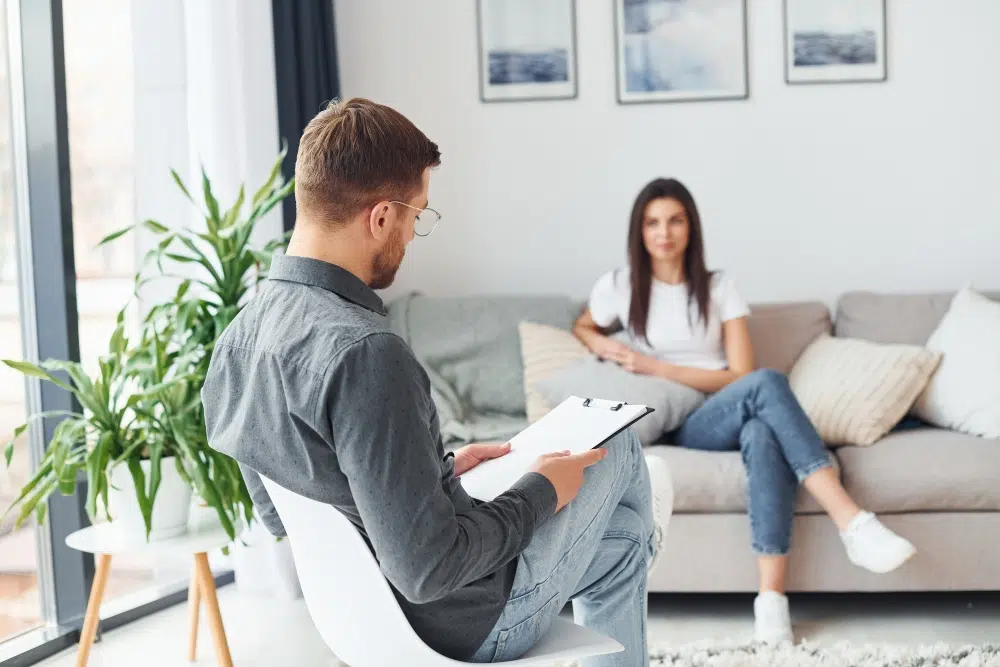 young-woman-at-a-reception-at-a-psychologist-sits-2022-01-18-23-40-17-utc-1
